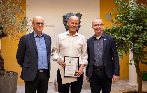 Olav de Linde donerer 100.000 kr. til Blå Kors Danmark