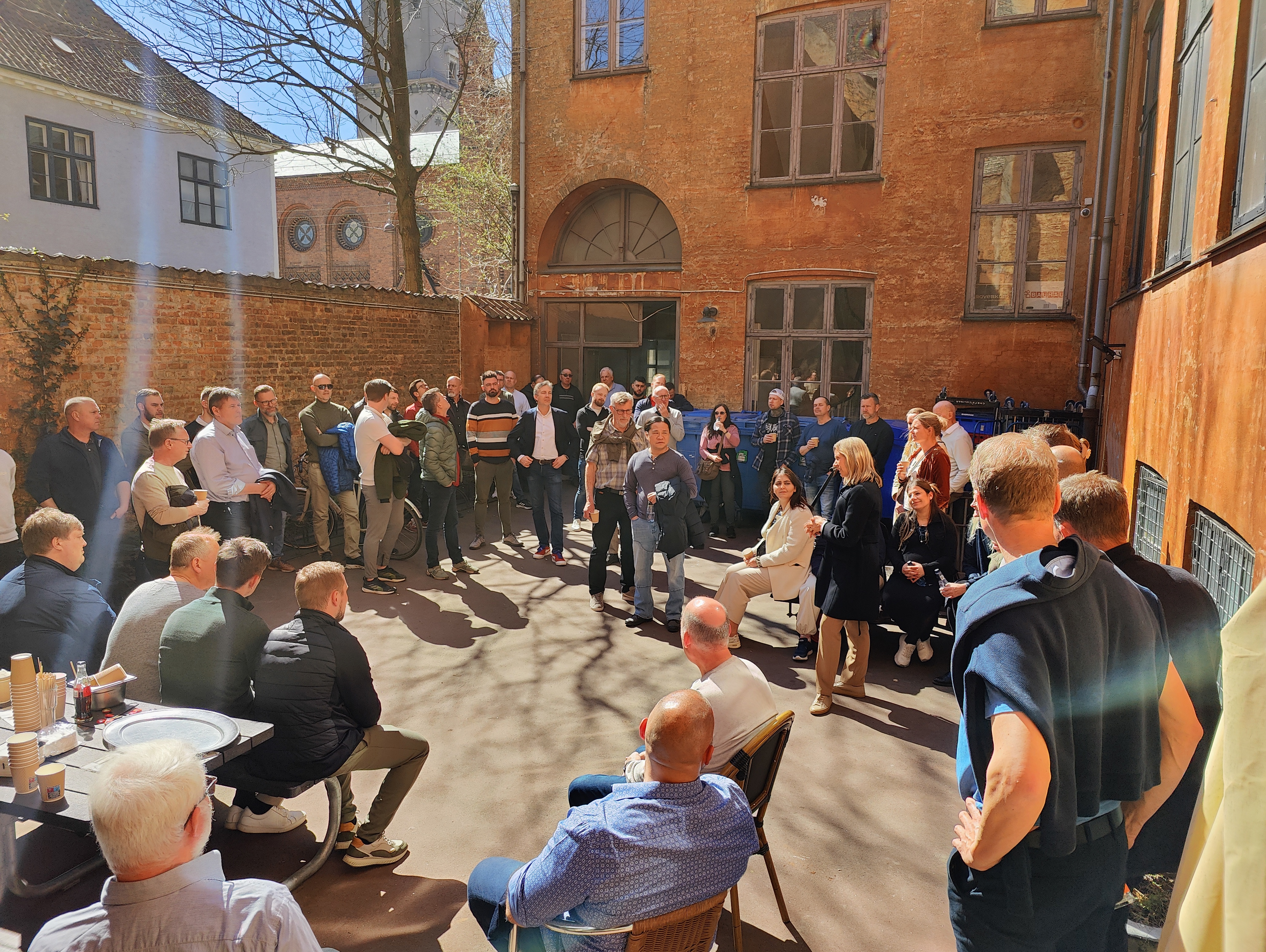 Ejendomsselskabet Olav de Linde medarbejdere på besøg i Fiolstræde i København 2023