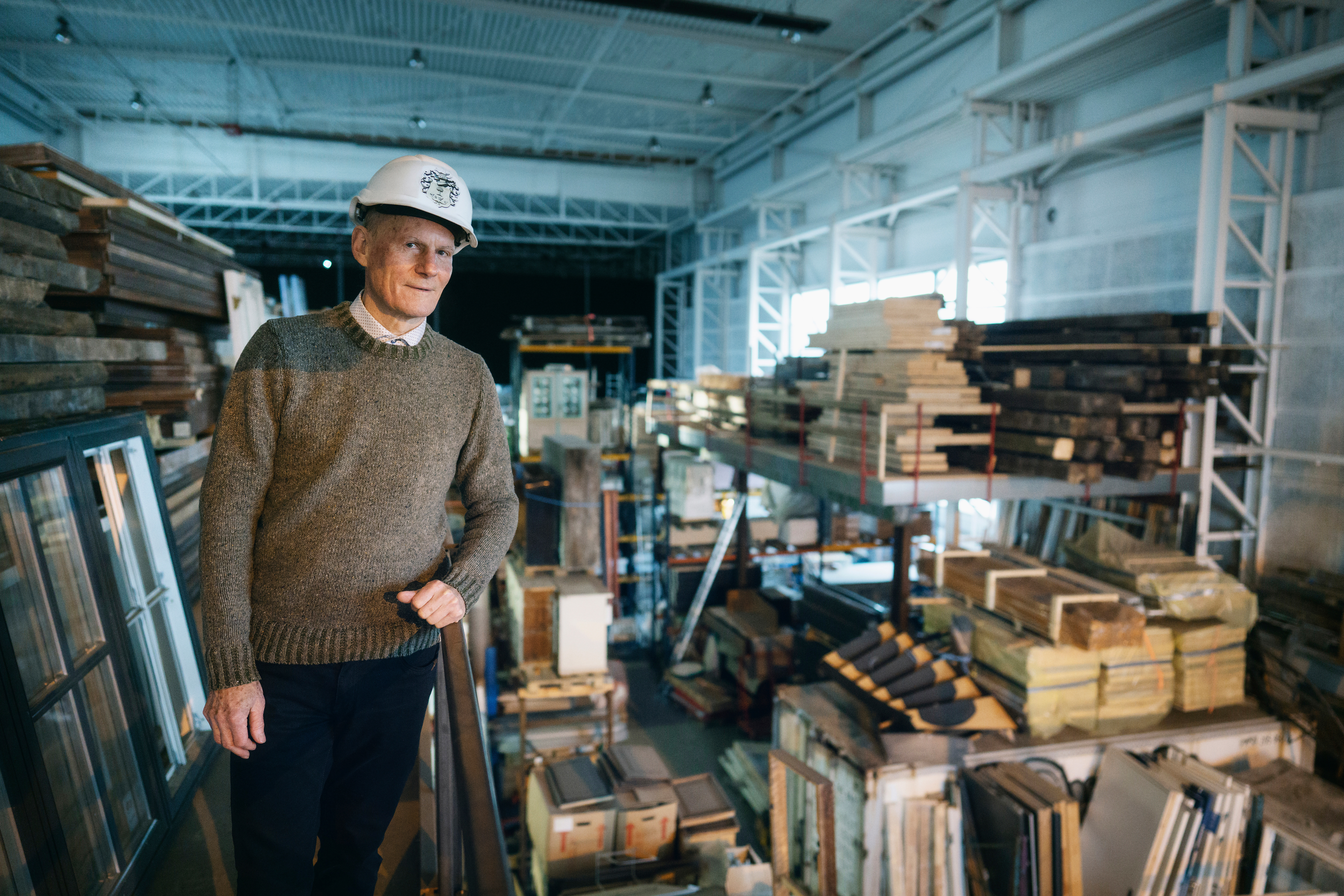 Kom indenfor i Ejendomsselskabet Olav de Lindes genbrugslager