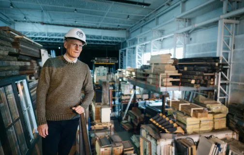 Genbrugslager på Aarhus Havn spiller en central rolle i ejendomsrenoveringer