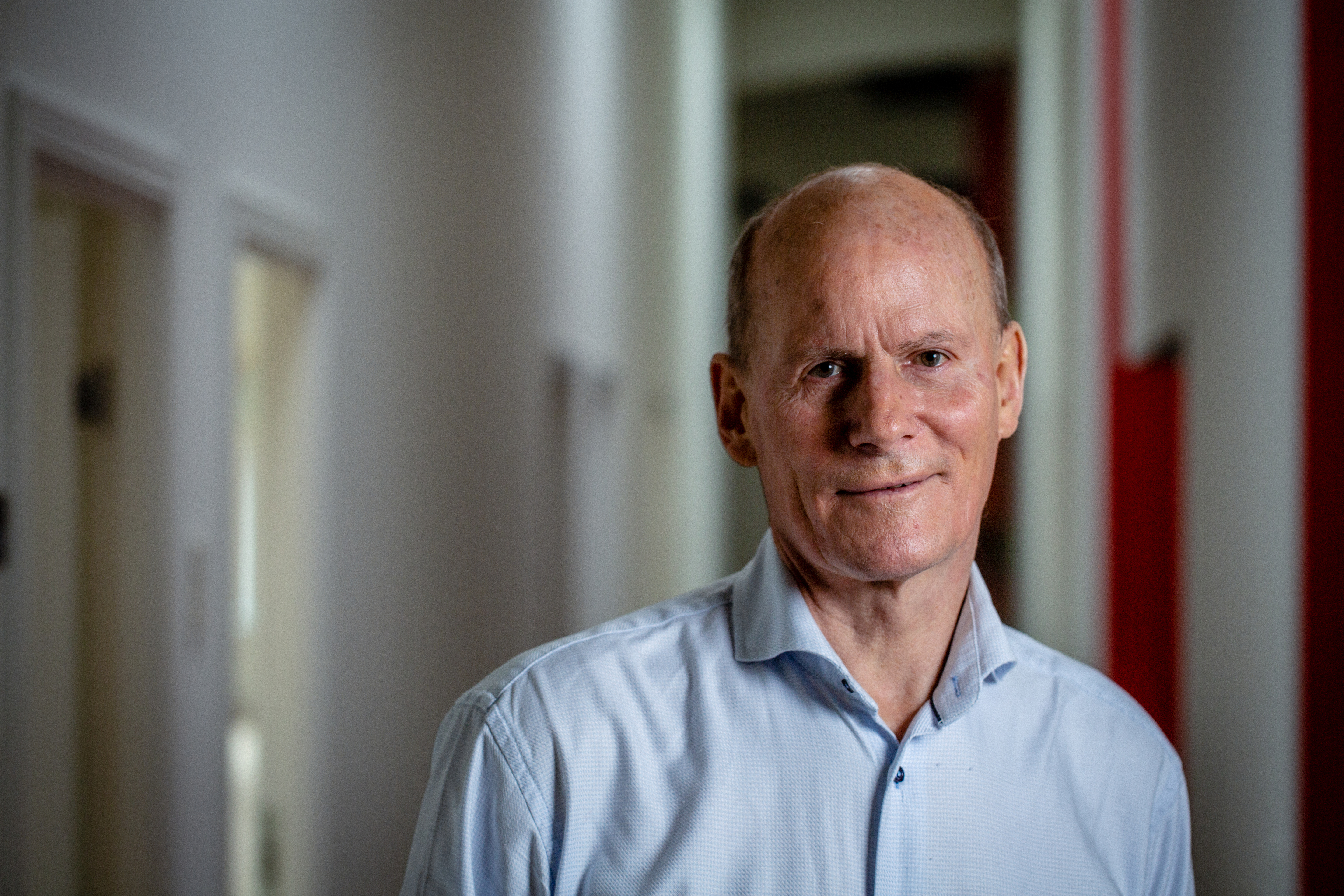 Portræt af Olav de Linde af Jesper Balleby