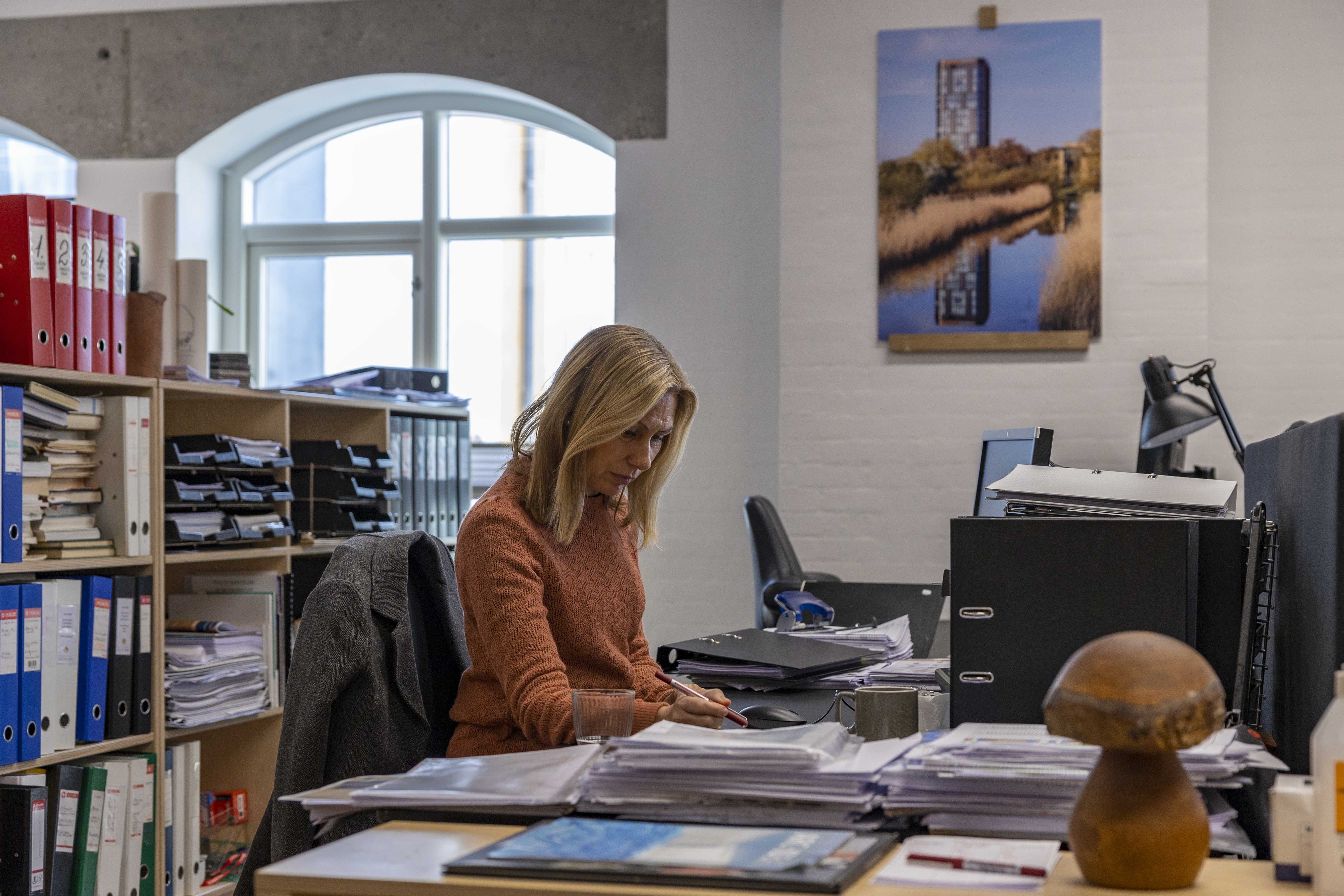 Ejendomsselskabet Olav de Linde medarbejder Ann Villadsen i tegnestuen