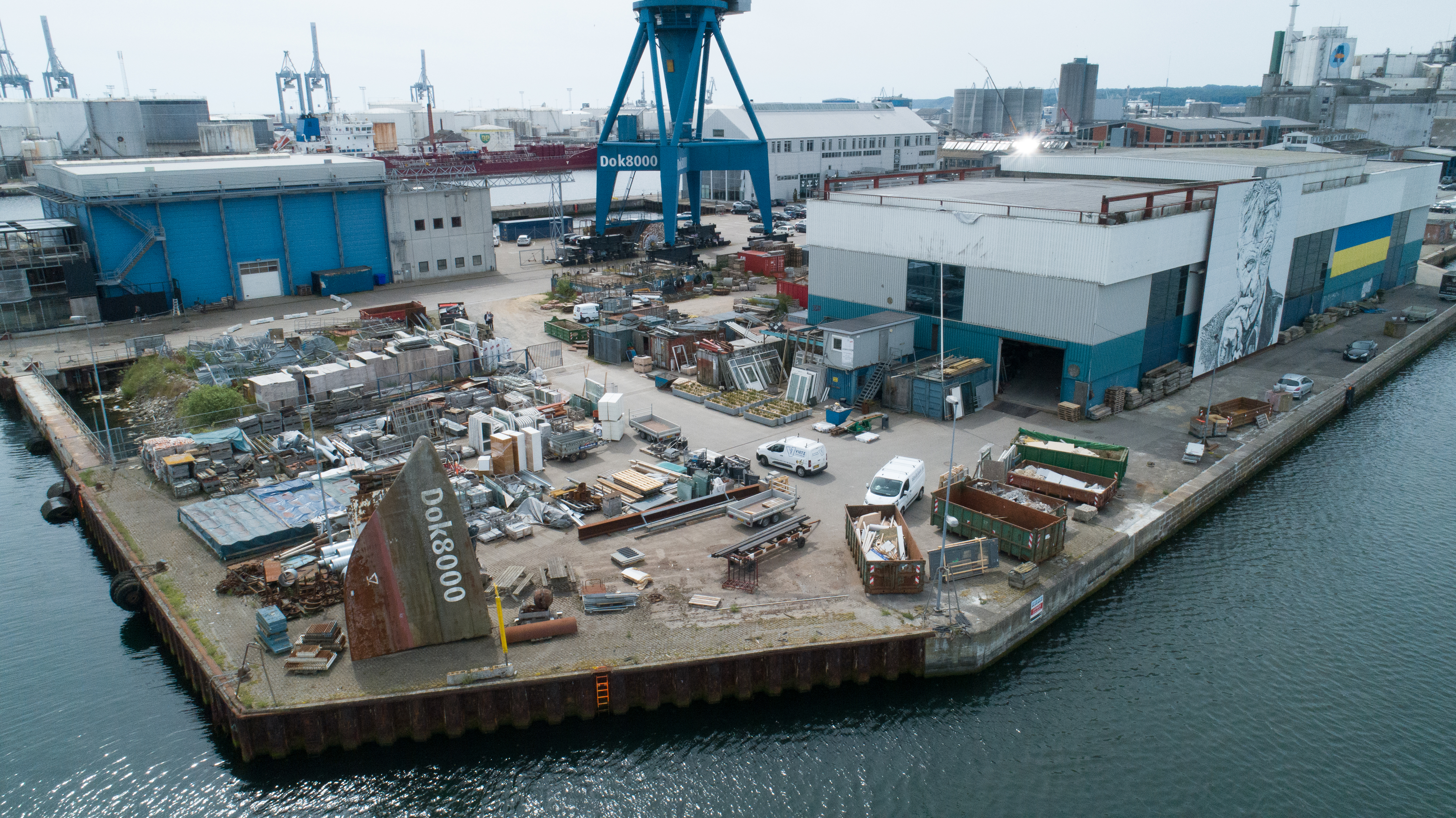 Olav de Linde genbrugslager på Balticagade på Aarhus Havn set oppefra 2022
