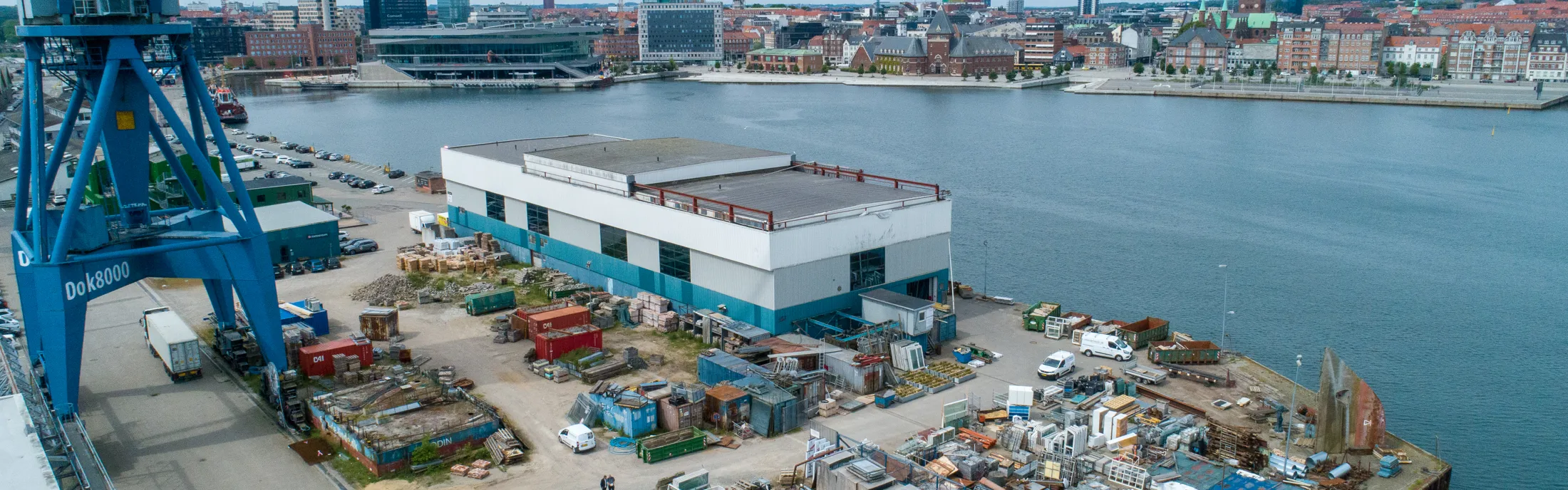 Olav de Linde genbrugslager på Balticagade på Aarhus Havn set oppefra 2022